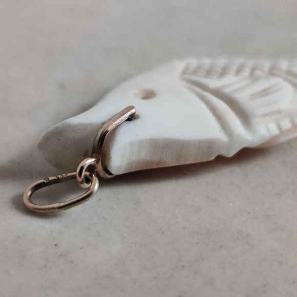 Vintage Antique? Undyed Conch Shell fish pendant 14K Gold🐟 - Picture 14 of 16